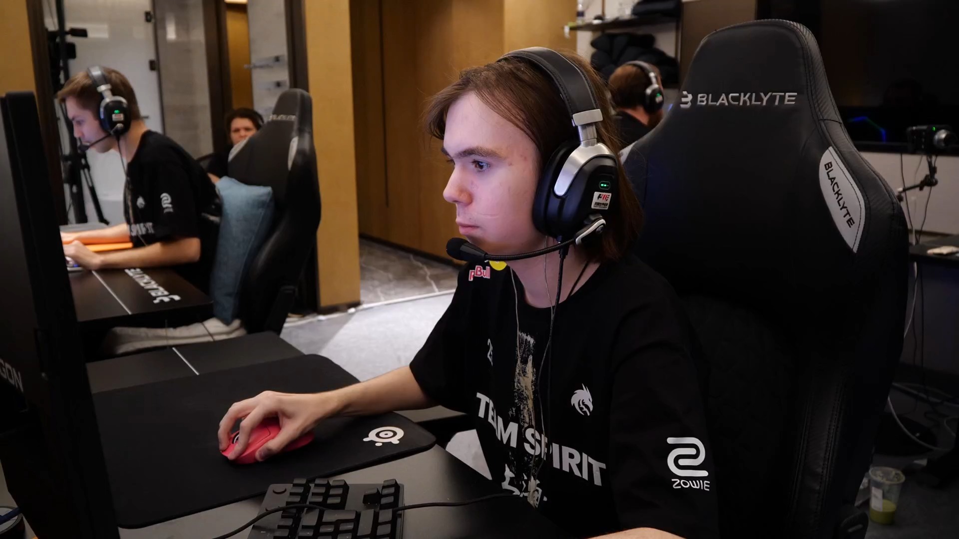 甚至冲击中 甚至冲击中