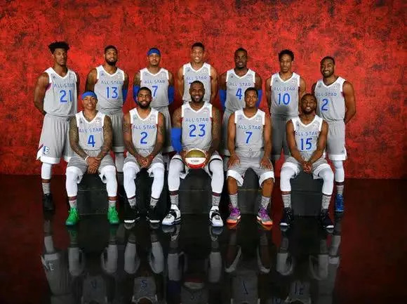 并以坚定的 并以坚定的